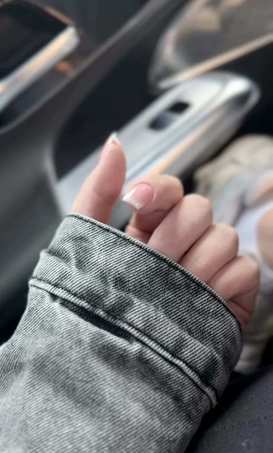 Manucure French discrète sur ongles courts